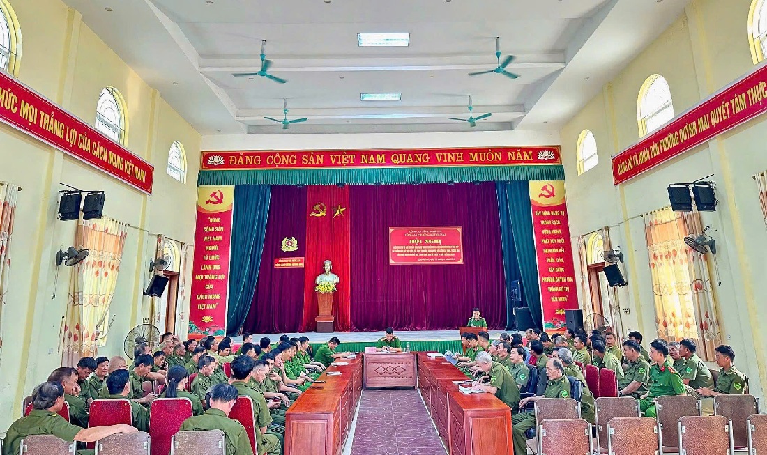Công an phường Quỳnh Mai giao ban với lực lượng bảo vệ an ninh trật tự ở cơ sở