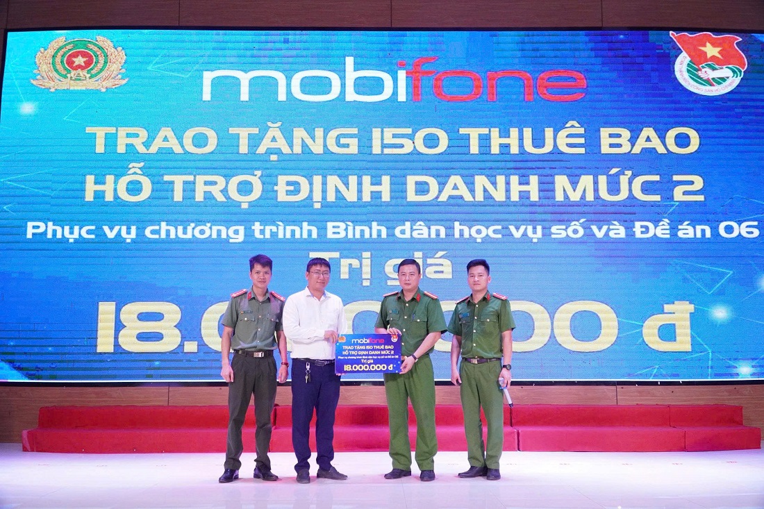 Công an phường Tân Mai tuyên truyền, phổ biến pháp luật cho học sinh