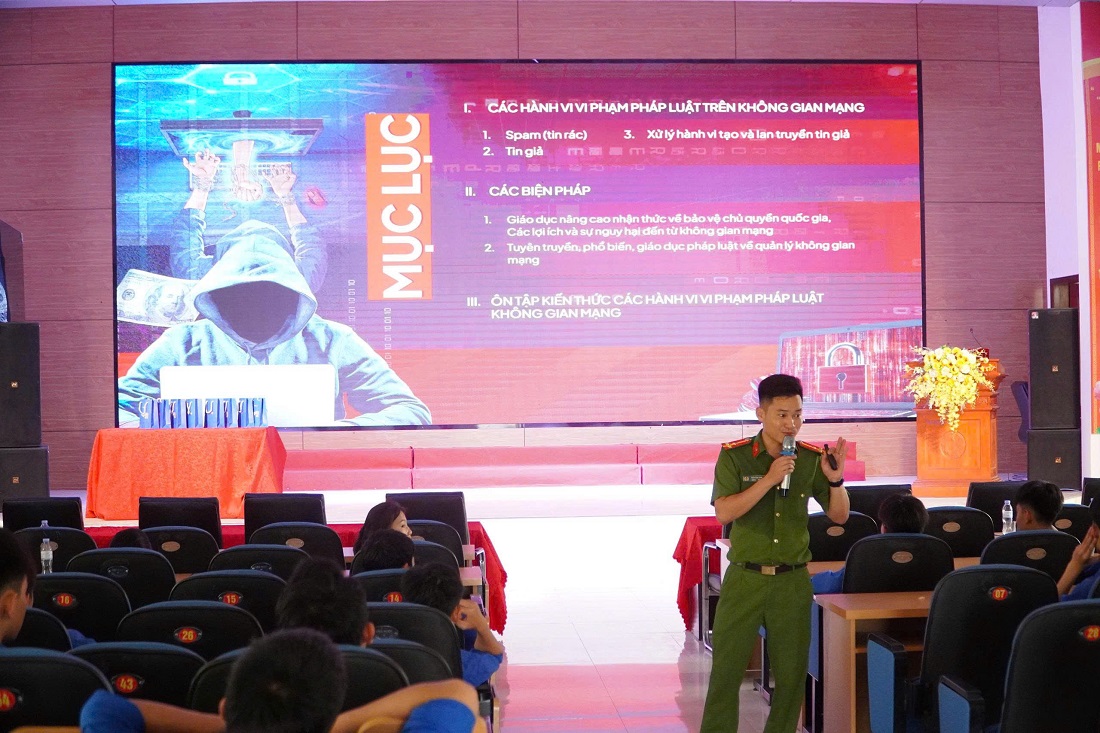 Công an phường Tân Mai phổ biến nhiều nội dung thiết thực