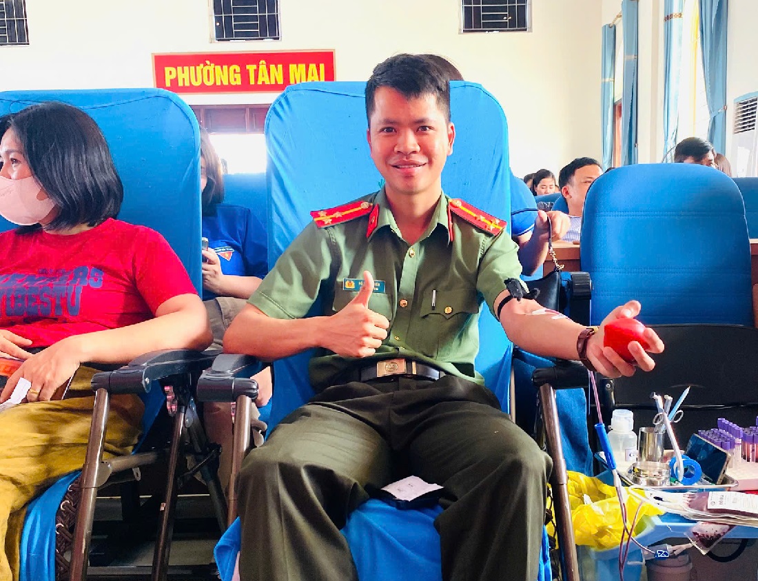 Công an phường Tân Mai tham gia Ngày hội Hiến máu