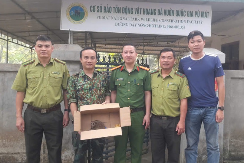 Công an xã Cam Phục tiếp nhận cá thể động vật hoang dã nguy cấp, quý hiếm do người dân giao nộp