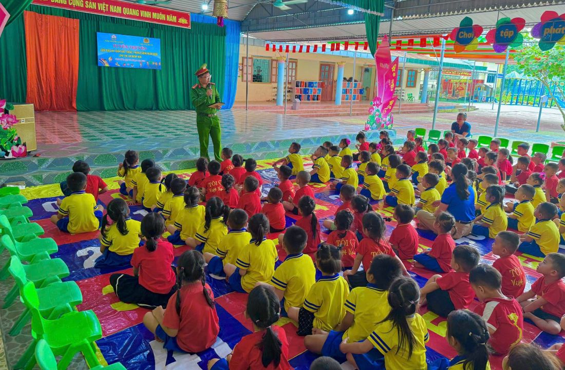 Buổi tuyên truyền thu hút đông đảo trẻ tham gia