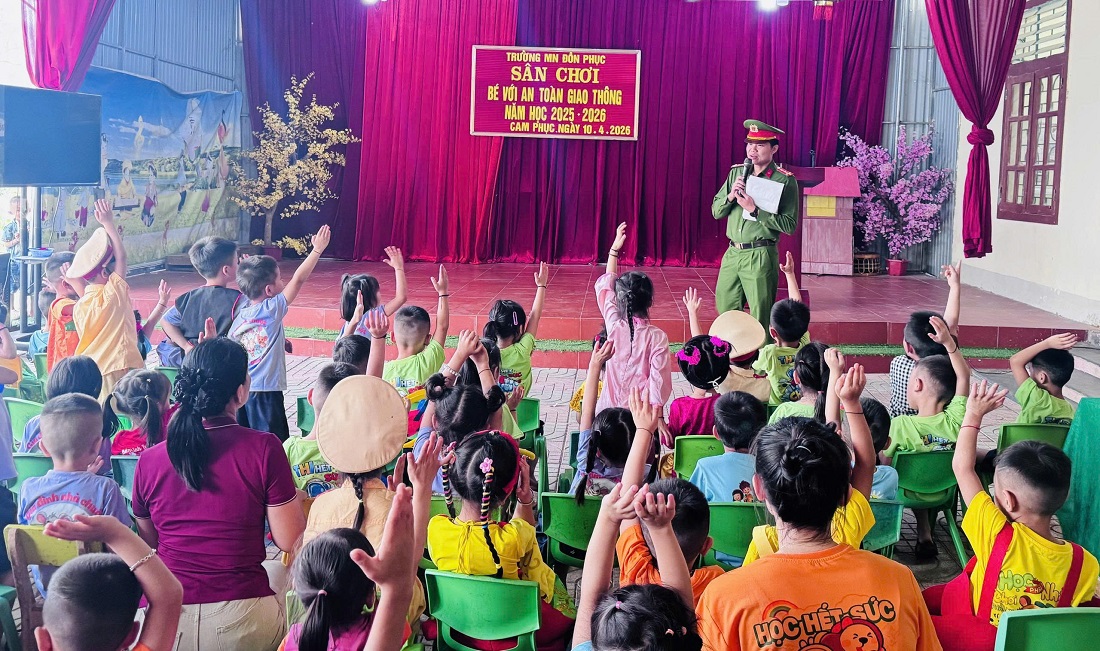 Công an xã Cam Phục tổ chức sân chơi 