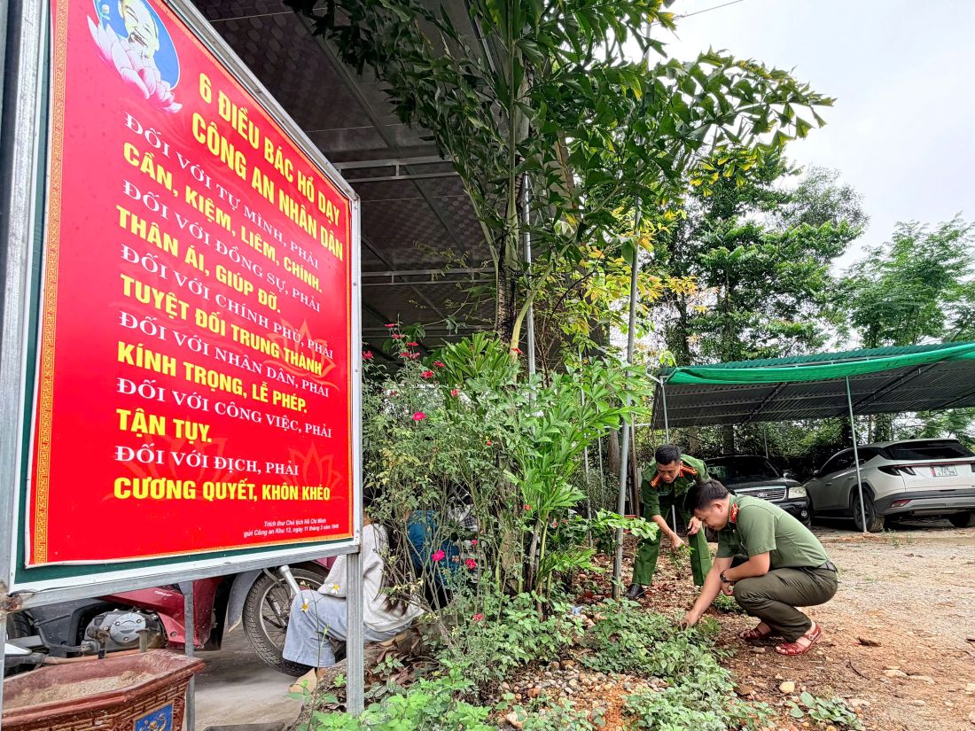 Công an xã Châu Khê ra quân tổng dọn vệ sinh, chỉnh trang trụ sở đơn vị
