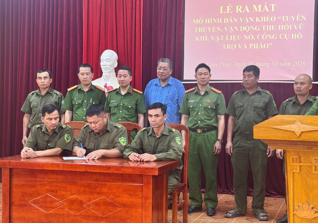 Lực lượng bảo vệ an ninh trật tự tại cơ sở ký cam kết thực hiện mô hình