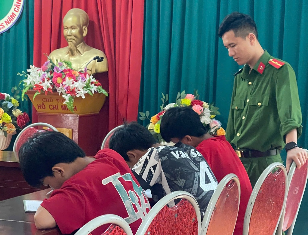 Công an xã Nậm Cắn tuyên truyền, phổ biến giáo dục pháp luật cho thanh, thiếu niên