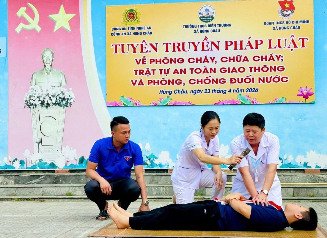 Công an xã Hùng Châu tuyên truyền, phổ biến pháp luật và trang bị kỹ năng sống cho học sinh