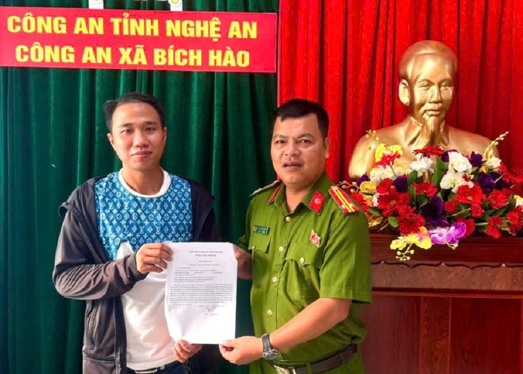Công an xã Bích Hào hỗ trợ người dân hoàn trả 75 triệu đồng do chuyển nhầm