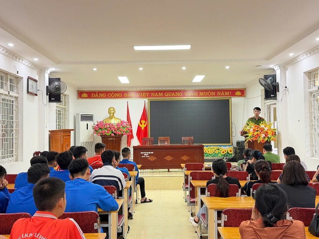 Công an phường Trường Vinh phối hợp giáo dục, cảm hóa học sinh chưa ngoan