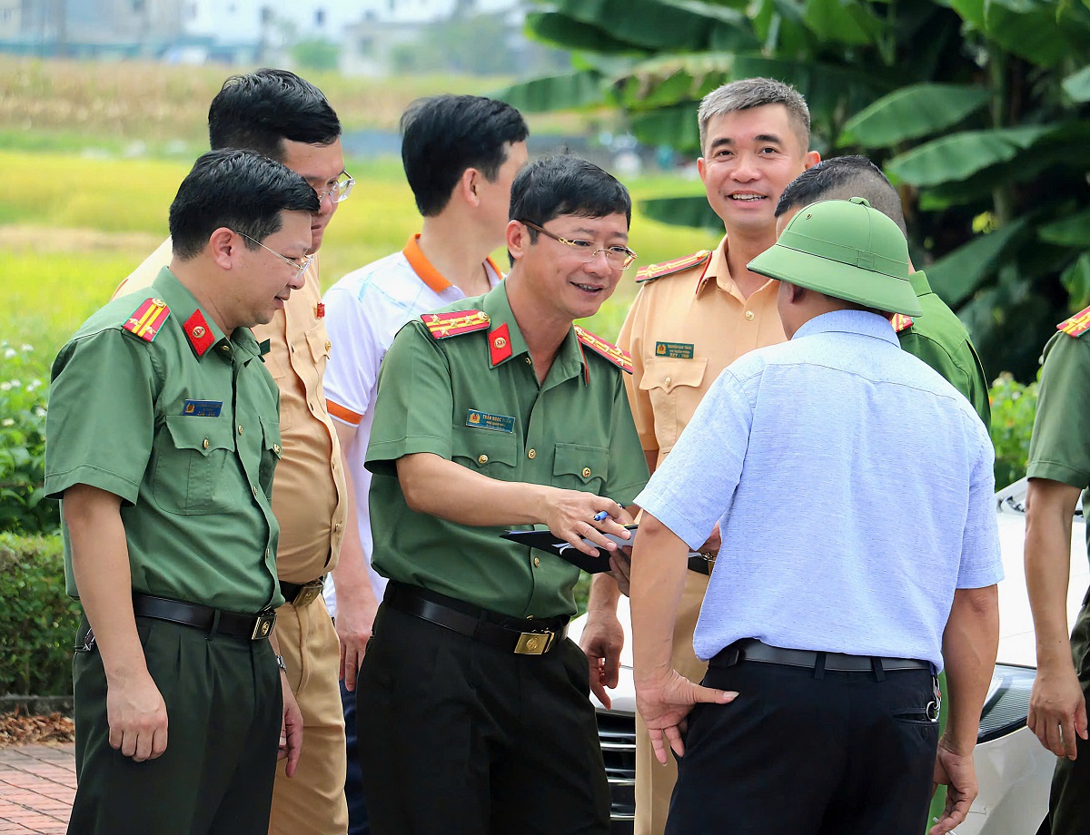 Các phương án được chỉ đạo trực tiếp, cụ thể sát với tình hình thực tế nhằm bảo đảm chương trình khai mạc Lễ hội Làng Sen năm 2026, chào mừng kỷ niệm 136 năm Ngày sinh Chủ tịch Hồ Chí Minh và công bố quyết định Khu du lịch quốc gia Khu Di tích Kim Liên diễn ra trang trọng, an toàn