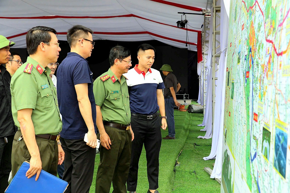 Đoàn công tác Công an tỉnh kiểm tra công tác bảo đảm ANTT tại địa điểm diễn ra Lễ khởi công Dự án Cao tốc Vinh – Thanh Thủy