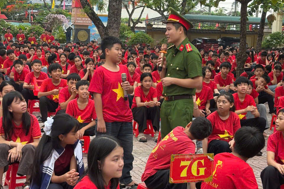 Tuyên truyền phòng, chống đuối nước và phòng cháy, chữa cháy cho học sinh