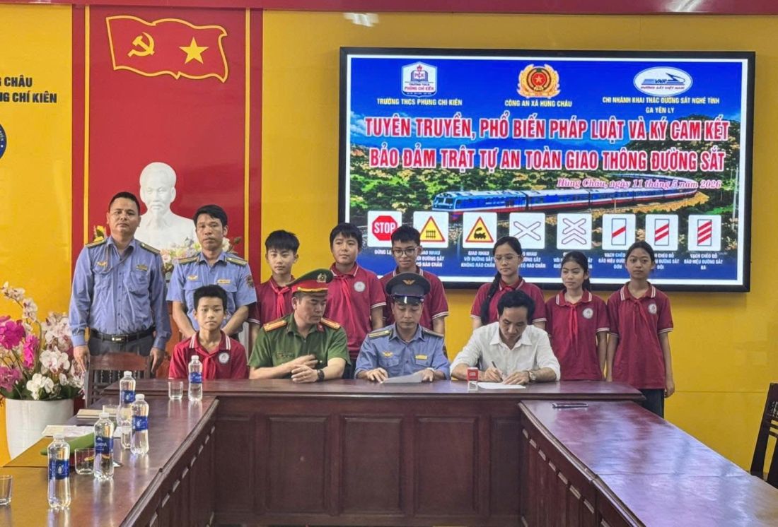 Tuyên truyền về ATGT đường sắt cho học sinh