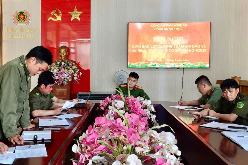 Giao ban với lực lượng bảo vệ ANTT ở cơ sở