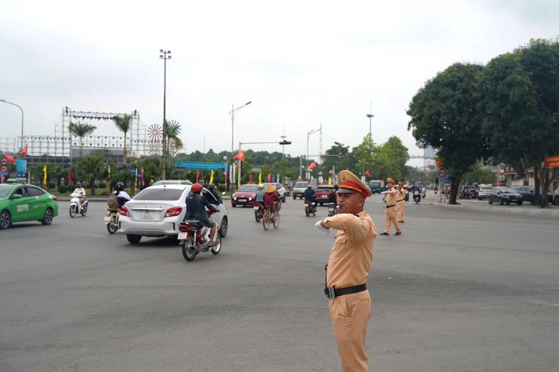 Lực lượng Cảnh sát Giao thông phân luồng, điều tiết giao thông