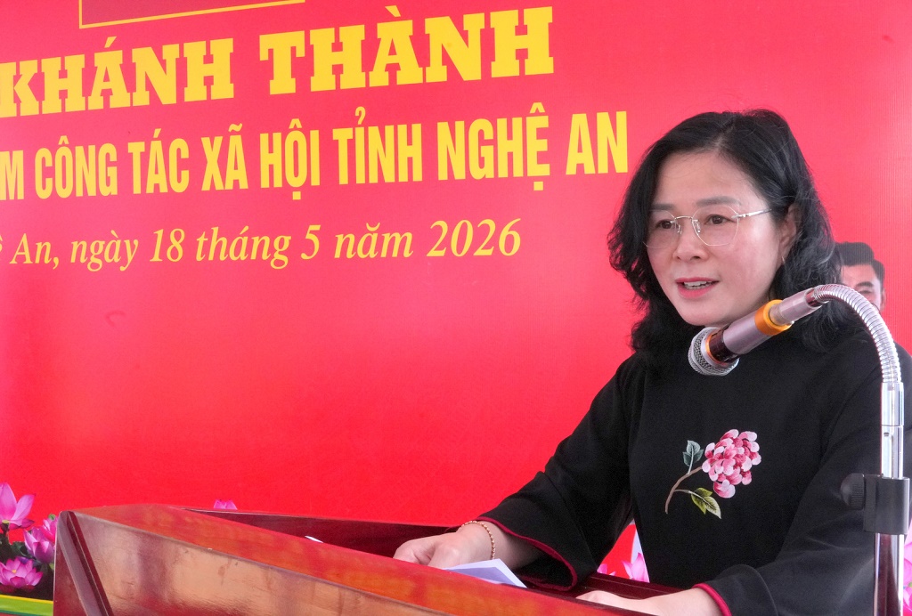 Đồng chí Lê Thị Hoài Chung, Giám đốc Sở Y tế phát biểu tại buổi lễ