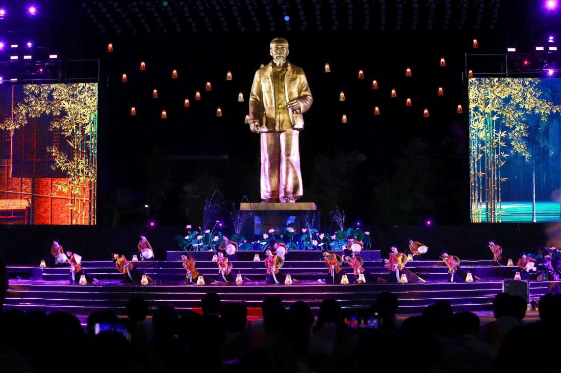 Tôn vinh Chủ tịch Hồ Chí Minh và lan tỏa giá trị văn hóa xứ Nghệ