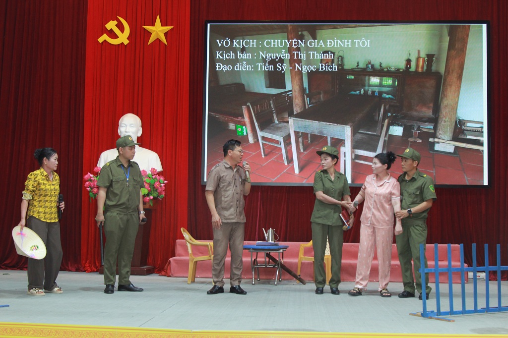 Trong từng phần thi, 04 đội mang đến nhiều nội dung phong phú, thiết thực, bám sát thực tiễn nhiệm vụ bảo đảm an ninh, trật tự ở cơ sở