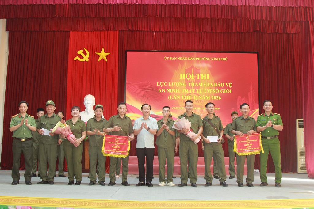 Đội Hà Huy Tập và Đội Nghi Phú đồng giải Ba 