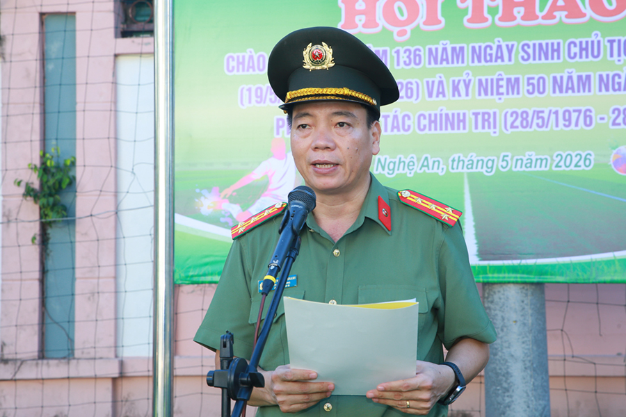 Đồng chí Đại tá Nguyễn Trọng Khanh, Trưởng phòng Công tác chính trị phát biểu tại Hội thao