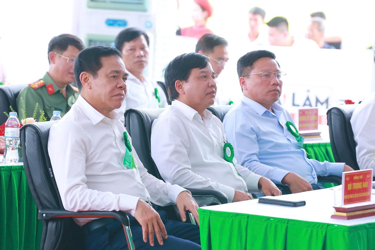 Đại biểu tham dự buổi lễ