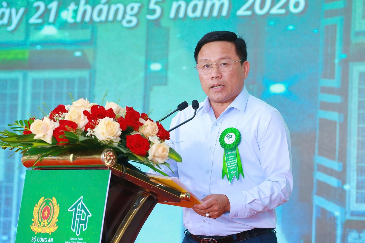 Đồng chí Hoàng Phú Hiền, Ủy viên Ban Chấp hành Đảng bộ tỉnh, Phó Chủ tịch UBND tỉnh phát biểu tại buổi lễ