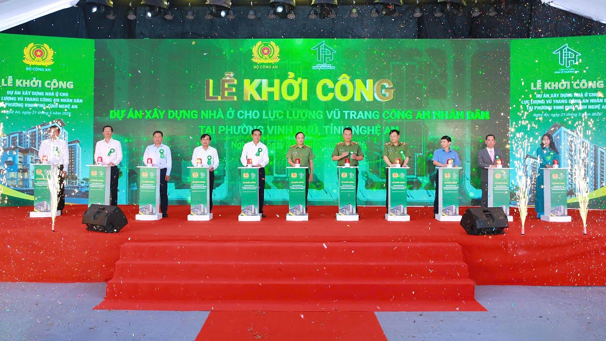 Đại biểu thực hiện nghi thức khởi công dự án