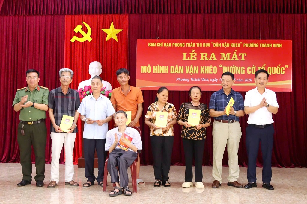 Tặng quà hộ gia đình giáo dân và hộ gia đình có hoàn cảnh khó khăn