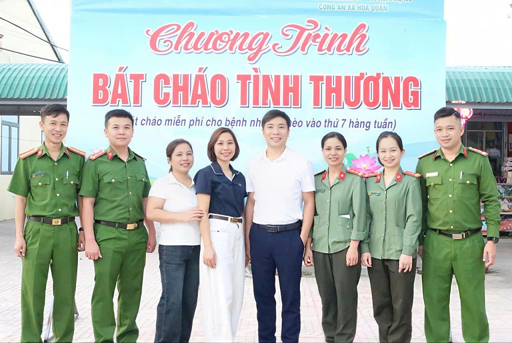 Hơn 200 suất cháo được trao tặng đến bệnh nhân và thân nhân người bệnh đang khám, điều trị tại Bệnh viện Đa khoa Thanh Chương