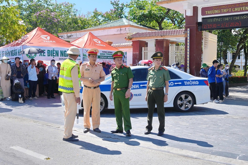 Lãnh đạo Công an tỉnh kiểm tra công tác bảo đảm ANTT,  trật tự ATGT kỳ thi tuyển sinh vào lớp 10