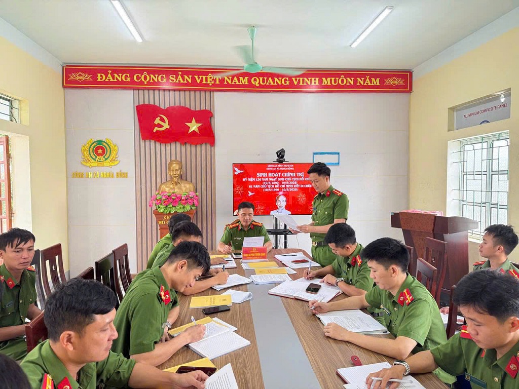 Công an xã Nghĩa Đồng tổ chức buổi sinh hoạt chính trị nhân dịp kỷ niệm 136 năm Ngày sinh Chủ tịch Hồ Chí Minh
