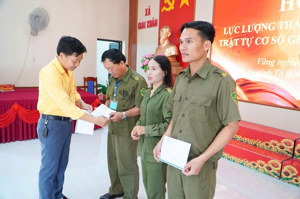 Trao thưởng cho các đội đạt giải