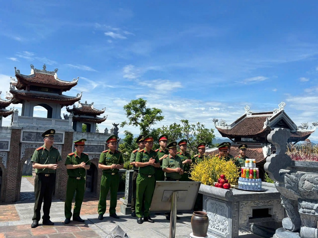 Công an xã Tương Dương tổ chức các hoạt động về nguồn