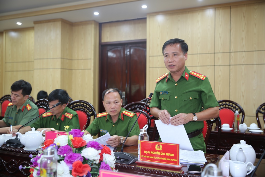 Đồng chí Đại tá Nguyễn Duy Thanh, Phó Giám đốc Công an tỉnh phát biểu tại buổi làm việc