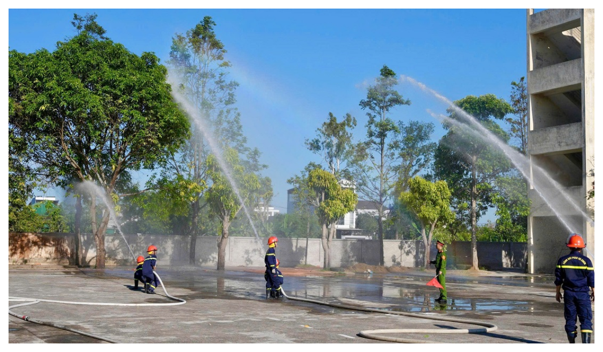 Kiểm tra kết quả huấn luyện nghiệp vụ chữa cháy và cứu nạn, cứu hộ