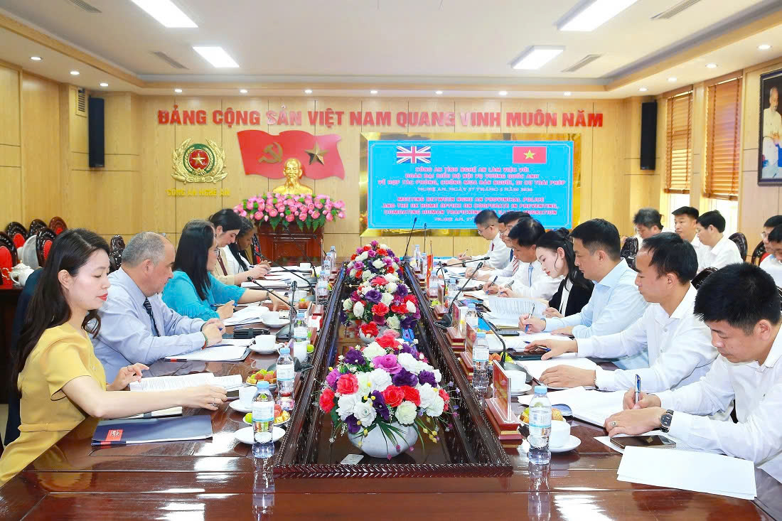 Công an tỉnh Nghệ An làm việc với Đoàn đại biểu Bộ Nội vụ Vương quốc Anh về hợp tác phòng, chống mua bán người và di cư trái phép