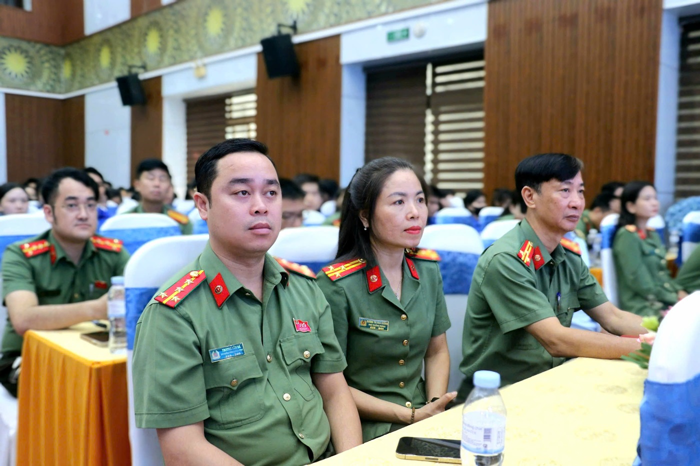 Đại biểu tham dự buổi lễ