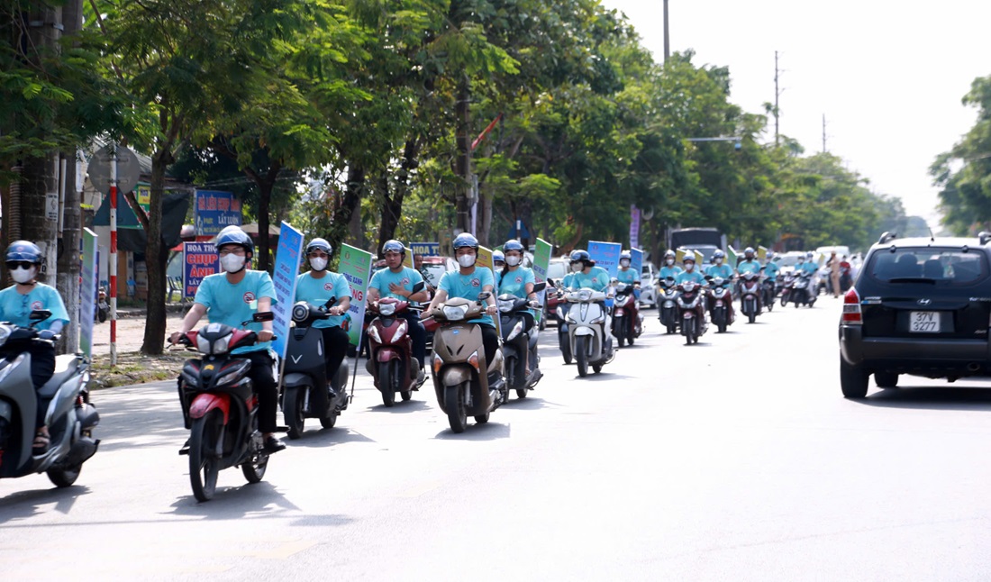 Lực lượng tham gia diễu hành cổ động phòng, chống tác hại của thuốc lá 