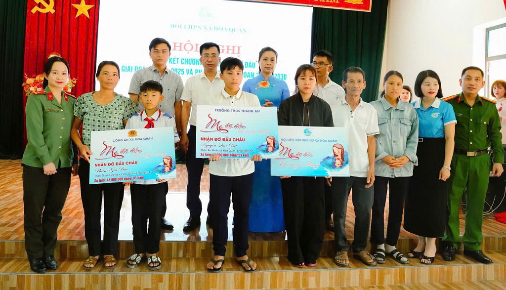 Công an xã Hoa Quân chung tay tham gia chương trình 