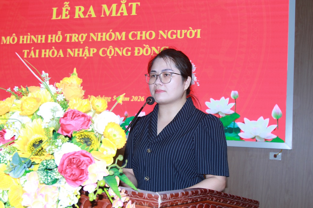 Đại diện Trung tâm Tư vấn pháp luật - Hội Luật gia tỉnh Nghệ An phổ biến nội dung cơ bản của quy định pháp luật liên quan đến tái hòa nhập cộng đồng