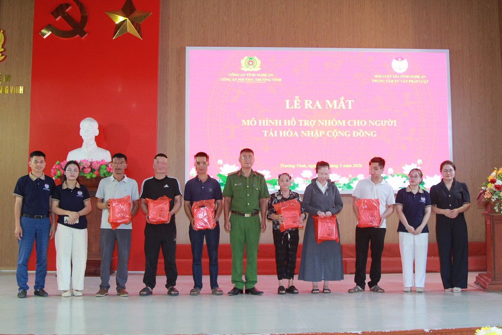 Tặng quà những trường hợp chấp hành xong án phạt tù