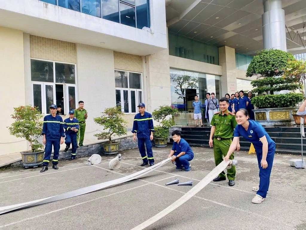 Tuyên truyền, thực tập phương án chữa cháy tại Bệnh viện Đa khoa Phủ Diễn