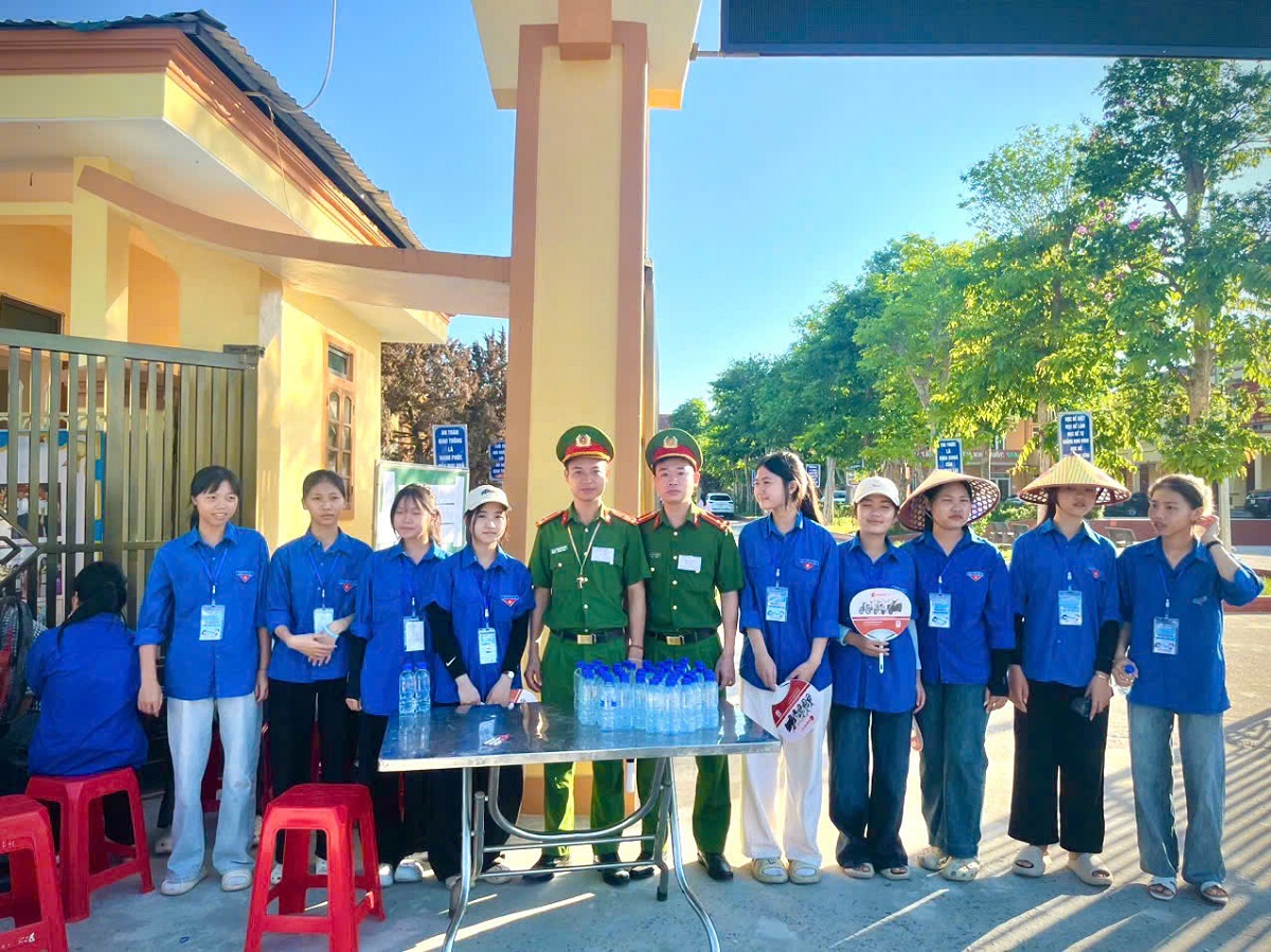 Công an xã Cát Ngạn tham gia 