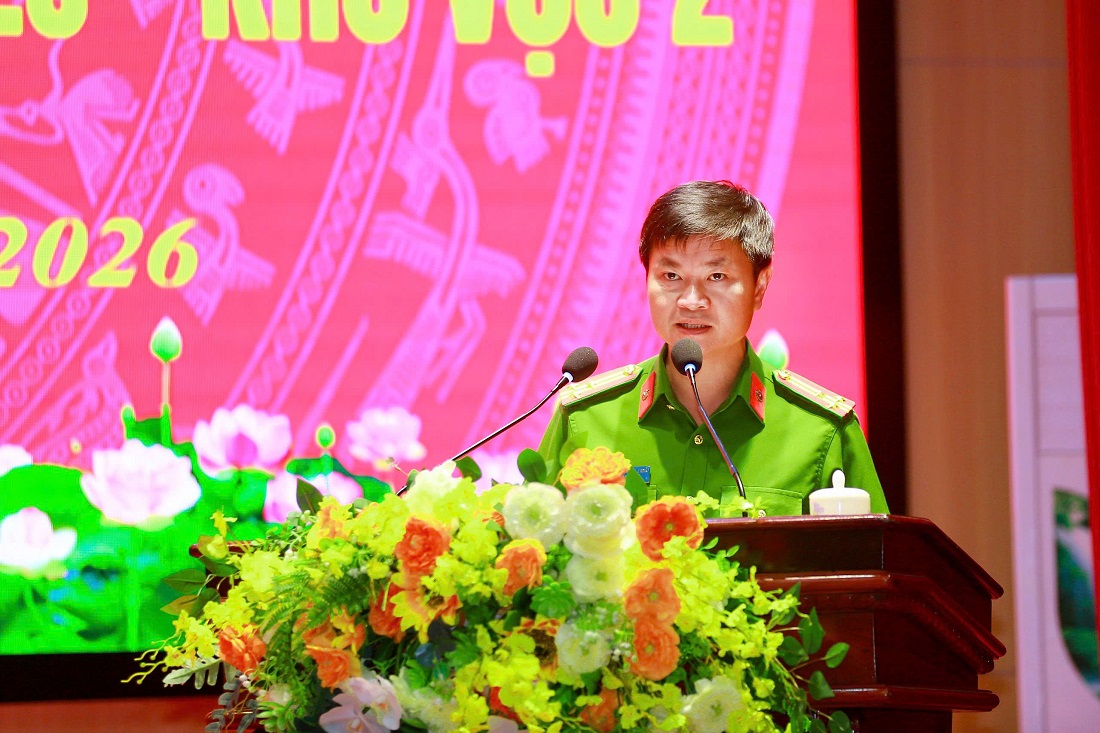 Đồng chí Thượng tá Phạm Thành Long, Ủy viên Ban Thường vụ Đảng ủy, Phó Giám đốc Công an tỉnh phát biểu giao nhiệm vụ và động viên đội tuyển tham dự Hội thao