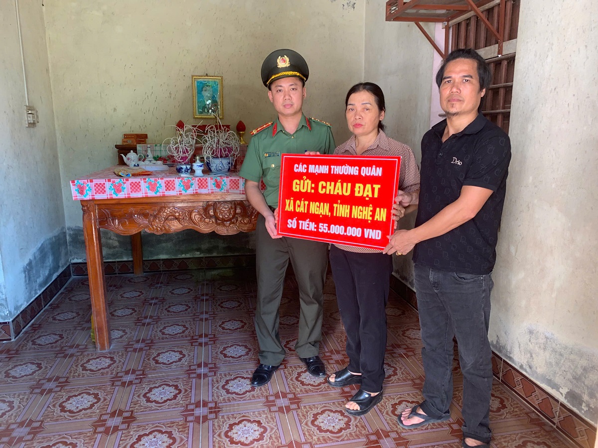 Công an xã Cát Ngạn kêu gọi MTQ hỗ trợ gia đình có hoàn cảnh khó khăn
