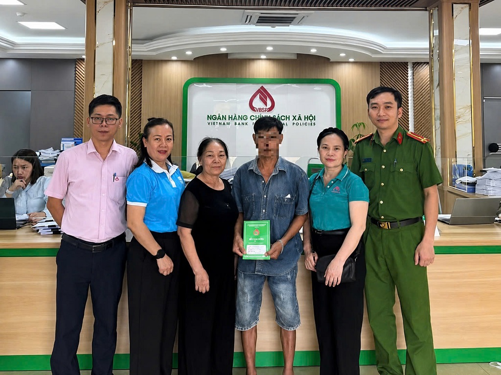 Công an phường Thành Vinh triển khai chính sách tín dụng nhân văn cho người sau cai nghiện ma túy