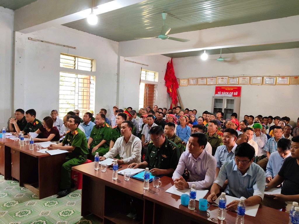 Tại buổi lễ ra mắt  
