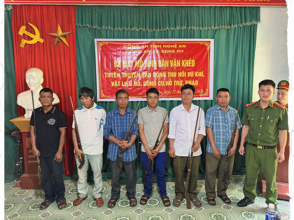 Lan tỏa sức mạnh dân vận trong thu hồi vũ khí, vật liệu nổ tại xã biên giới Keng Đu