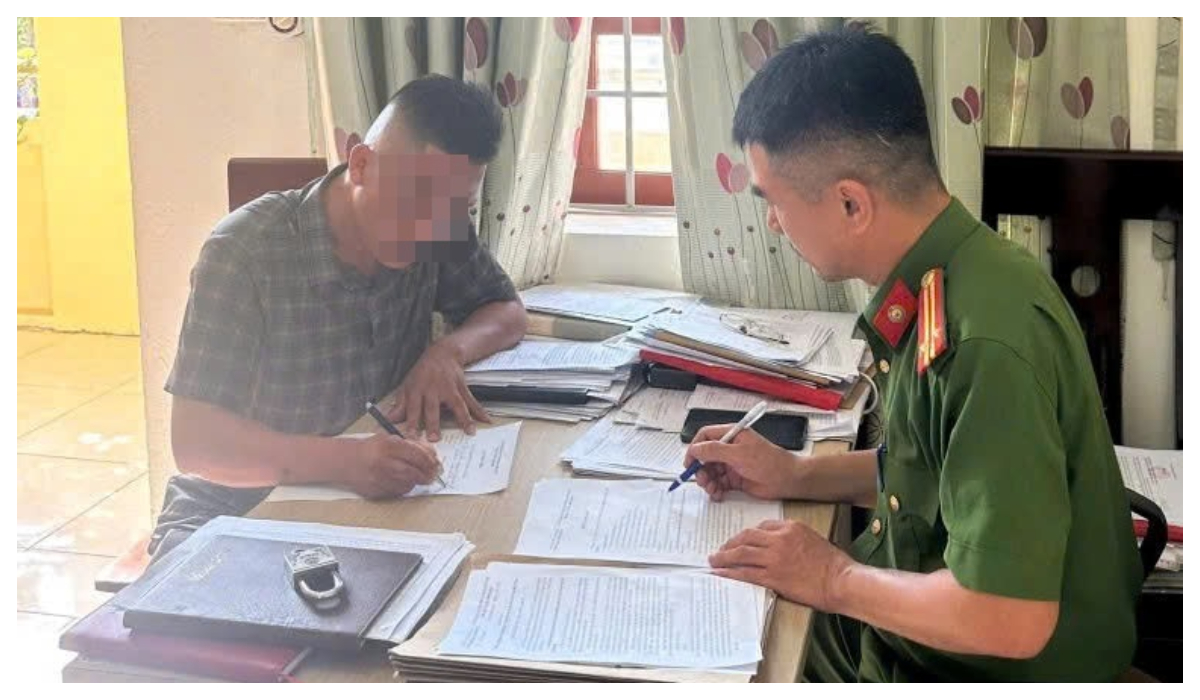 Làm việc với 02 trường hợp đăng tải, chia sẻ thông tin có dấu hiệu vi phạm pháp luật trên mạng xã hội