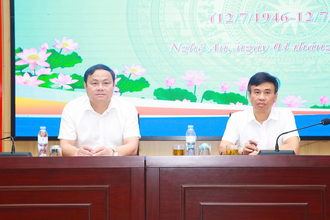 Đại diện Lãnh đạo Ban Tuyên giáo và Dân vận Tỉnh ủy, Sở Văn hóa, Thể thao và Du lịch chủ trì Hội nghị